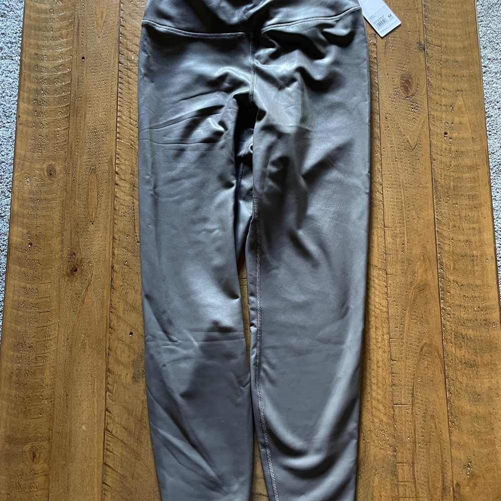 NWT YOGALICIOUS FAUX LEATHER LADY LOVE ANKLE LEGGINGS PAVEMENT COLOR Sz Med $78